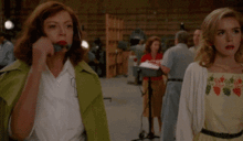 娱乐吃瓜深夜食堂,揭秘娱乐圈那些不为人知的“吃瓜”故事